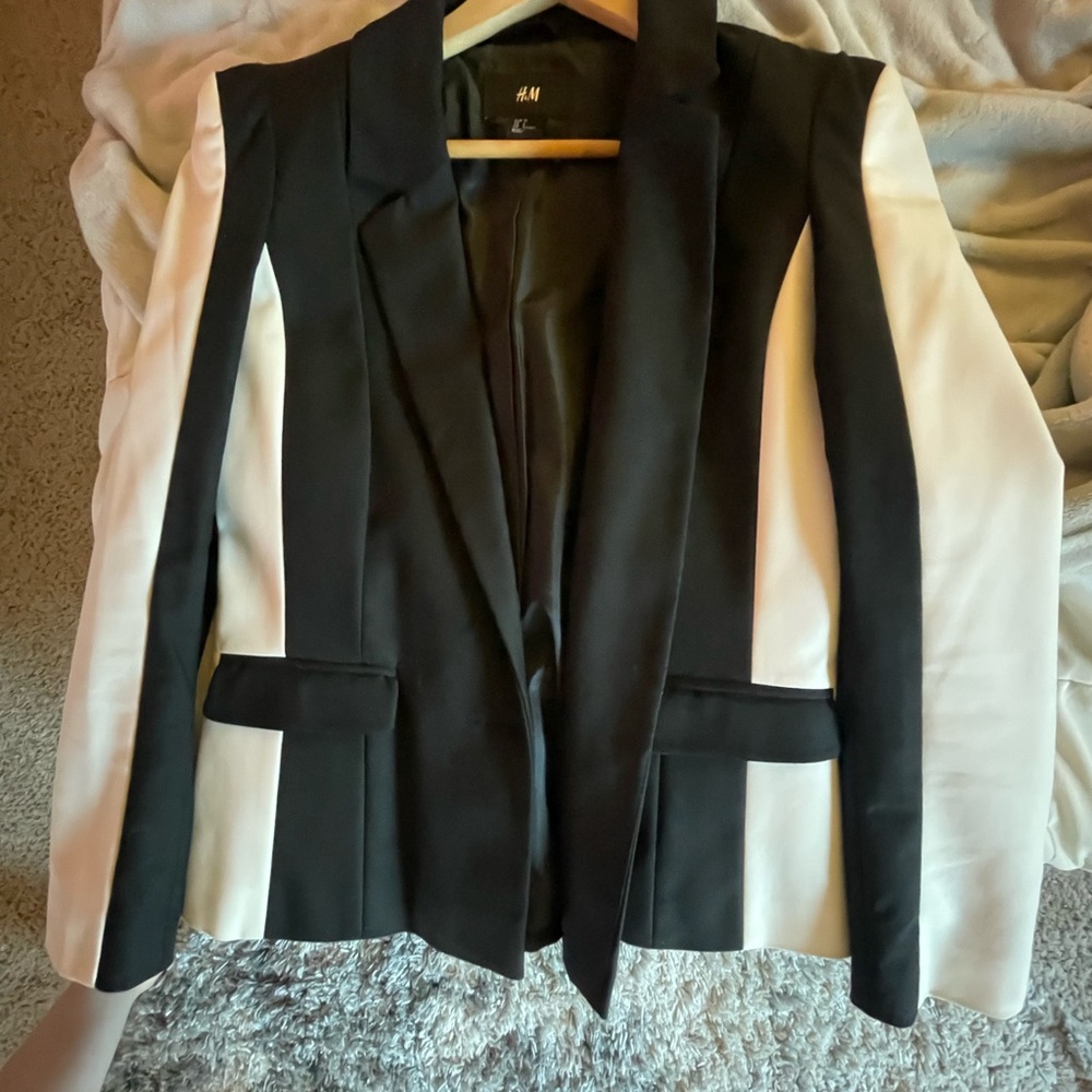 Stylish Black and White Women's Blazer